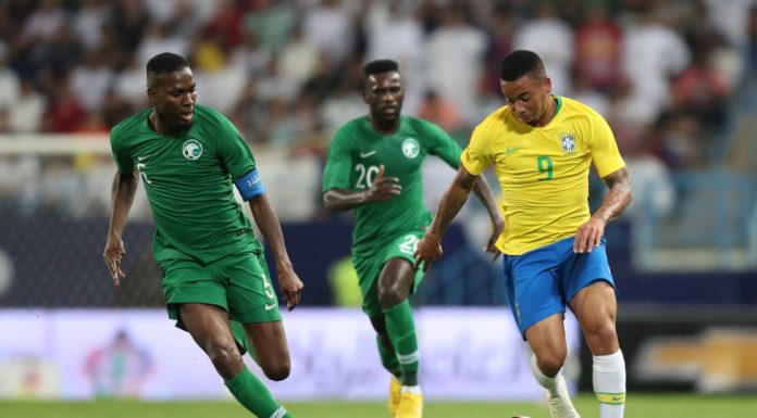 Na Arábia Saudita, o Brasil derrotou os donos da casa por 2 a 0 com gols de Gabriel Jesus e Alex Sandro