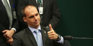 PF pede demissao de Eduardo Bolsonaro apos processo