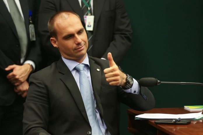 O triunvirato de Bolsonaro: Flávio, Carlos e Eduardo