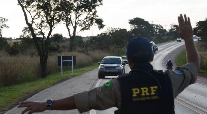 PRF apreende carregamento com 100 quilos de cocaína na Via Dutra