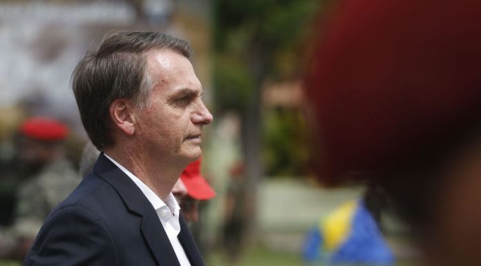 Bolsonaro descarta Revalida para médicos formados no Brasil