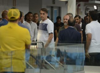 Bolsonaro volta a dizer que médicos cubanos são escravos da ditadura