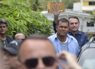 Condomínio de Bolsonaro no Rio vira local turístico