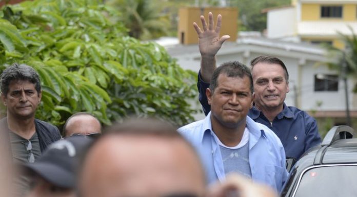 Condomínio de Bolsonaro no Rio vira local turístico