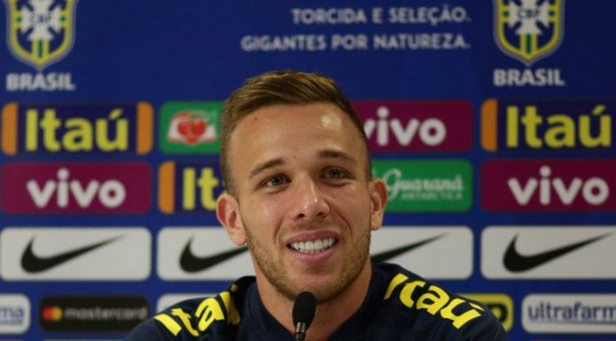 Desfalcado de Coutinho e Marcelo Brasil enfrenta o Uruguai