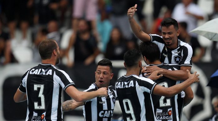 VÍDEO: CORINTHIANS PERDE PARA O BOTAFOGO E SE FICA PERTO DO Z-4