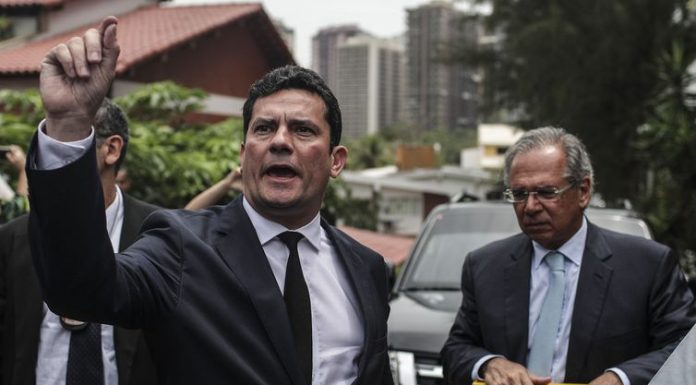 Moro aceita convite para ser ministro da Justiça no governo Bolsonaro