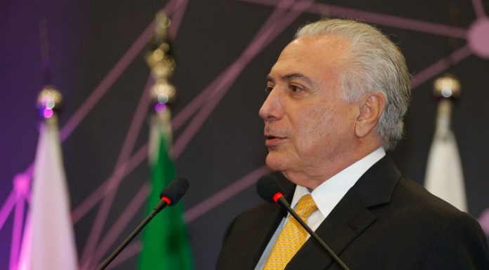 Prefeitos devem conversar com Temer sobre mudanças no Mais Médicos