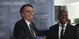 Bolsonaro elogia Magno Malta, mas não o confirma no governo