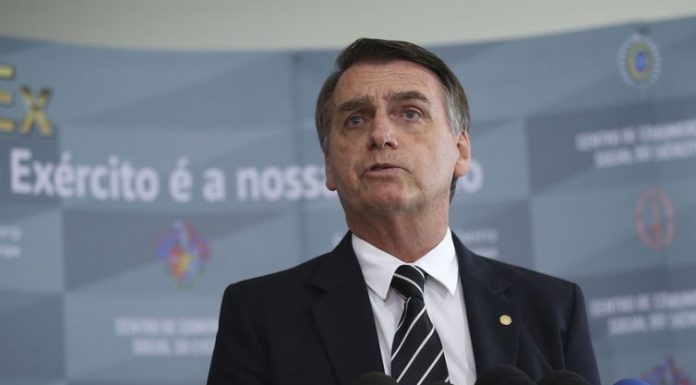 Bolsonaro passa parte do dia em Pirassununga, no interior de SP