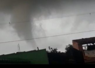 Mini Tornado atinge cidade brasileira e causa pânico na população