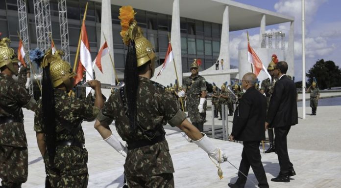 Ensaio da posse de Bolsonaro tem desfile em carro aberto