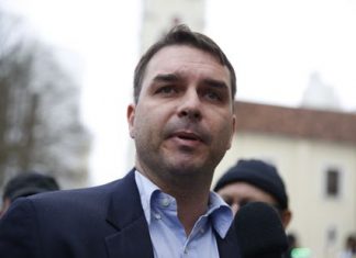 Ex-assessor de Flávio Bolsonaro não comparece a depoimento no MP
