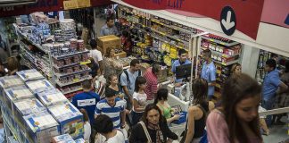 Intenção de consumo das famílias atinge maior nível em 3 anos, diz CNC