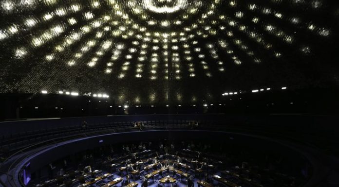 Ministro decide que votação para presidência do Senado será aberta