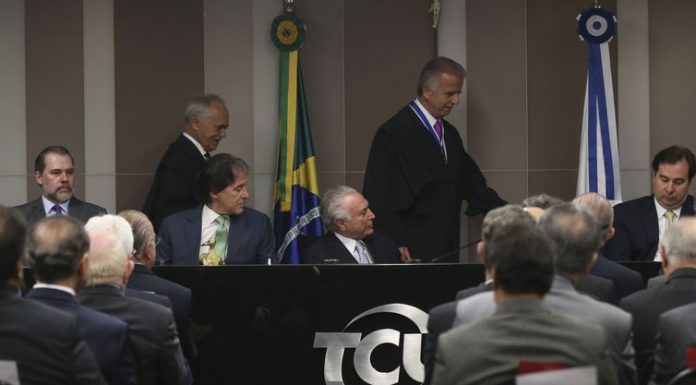 Múcio toma posse no TCU e diz que tribunal vai liderar pelo exemplo