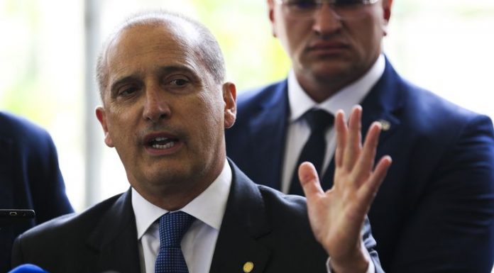 Onyx apresenta lista dos 22 ministérios do governo Bolsonaro
