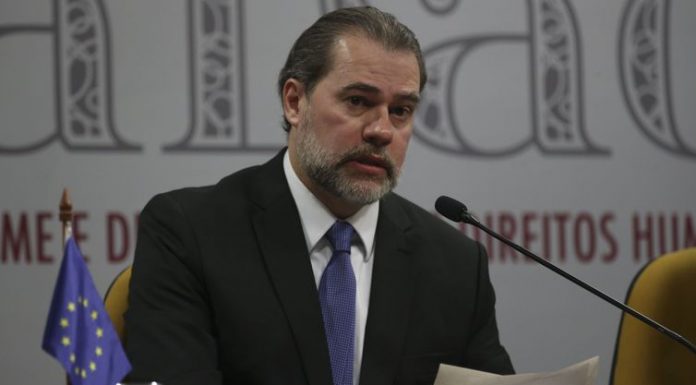 Bolsonaro elogia Toffoli por revogar soltura de presos em 2ª instância