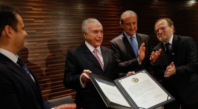 Temer diz que pegou país no século 20 e entrega no século 21