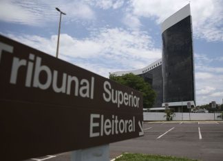 TSE rejeita ação do PT para cassar Bolsonaro e Mourão