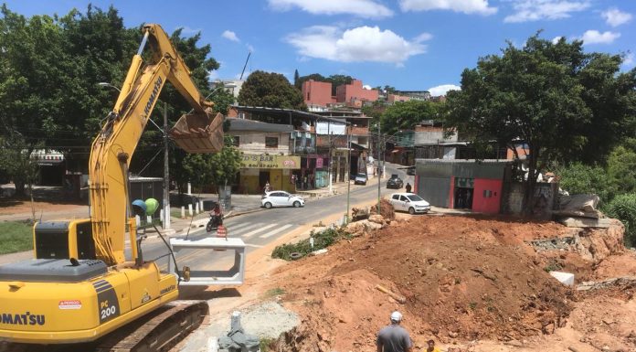 Iniciada a obra de canalização no córrego ao lado do Parque Planalto em Carapicuíba