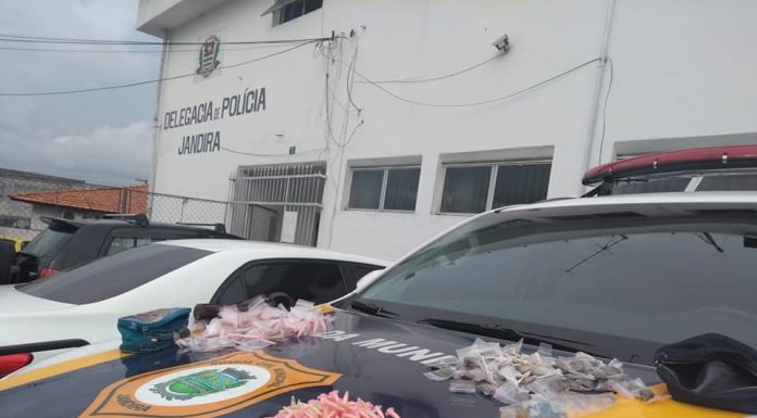 GCM de Jandira prende traficante com mais de 500 porções de droga