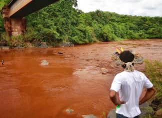 Água turva avança no Rio Paraopeba em direção à Usina de Três Marias