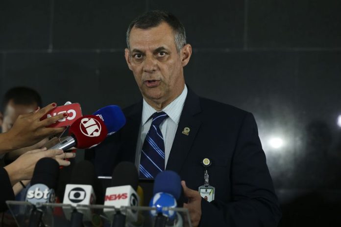 Após cirurgia, Bolsonaro passa o dia em repouso em São Paulo