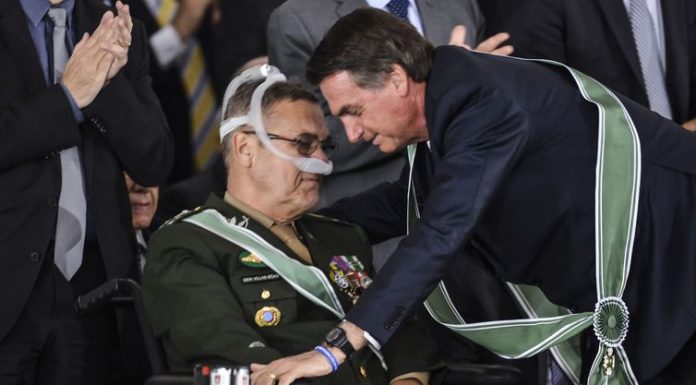 Bolsonaro dá boas-vindas ao general Villas Bôas que integrará o GSI