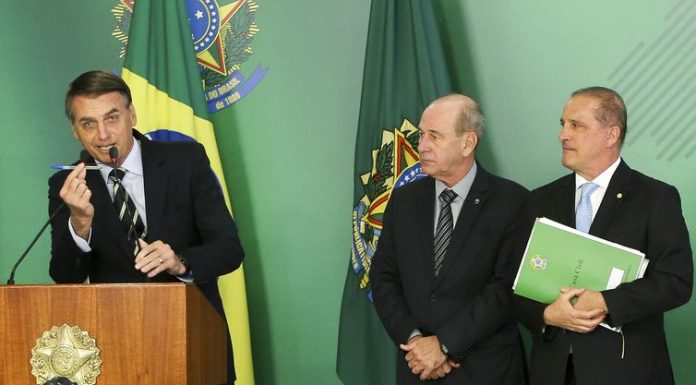 Bolsonaro rebate críticas ao decreto da posse de armas