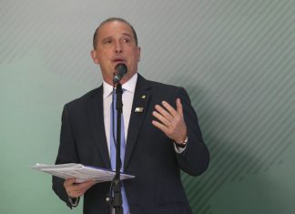 Bolsonaro vai analisar opções para Previdência durante viagem a Davos