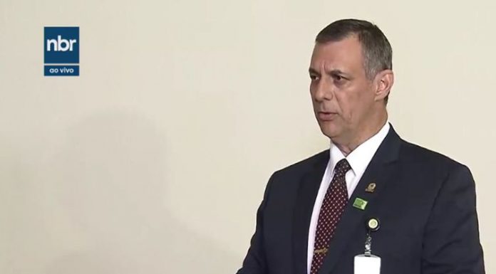 Bolsonaro volta ao trabalho às 7h desta quarta; hoje fica em repouso