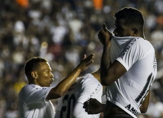 Corinthians ganha do Grêmio e se aproxima da 11ª conquista