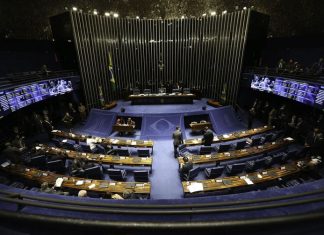 Fux rejeita ação que barra candidatura de réus à presidência do Senado