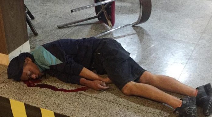 BANDIDO DESASTRADO DEIXOU A ARMA CAIR E ACABOU MORTO