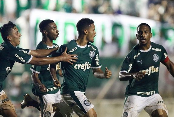 Palmeiras ganha com tranquilidade do Vitória e garante classificação
