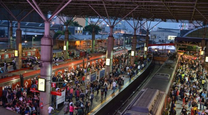 Passagem de metrô e trem em SP sobe para R$ 4,30 neste domingo