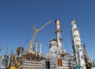 Petrobras reduz preço da gasolina em 1% nas refinarias