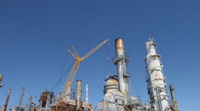 Petrobras reduz preço da gasolina em 1% nas refinarias