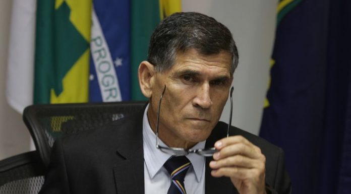 Santos Cruz diz que reuniões ministeriais são para “arrumar estrutura”