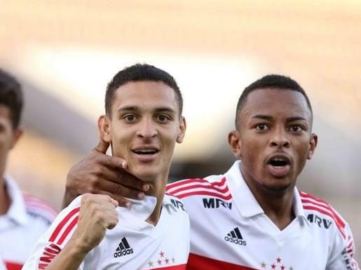 São Paulo goleia e fará a final da Copinha contra o Vasco, que bateu o timão nos pênaltis