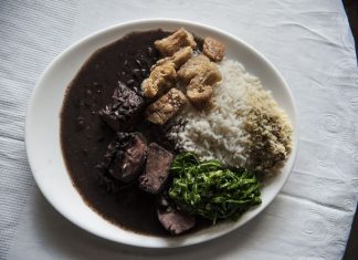 Tamanho exagerado de porções em restaurantes contribui para obesidade