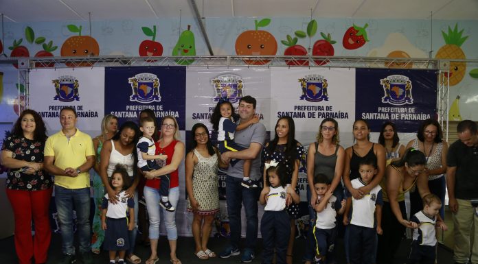 Alunos Parnaibanos Começam as Aulas com Uniformes, kits Escolares e Materiais Didáticos Entregues