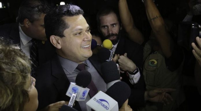 Alcolumbre tenta chapa única para Mesa do Senado