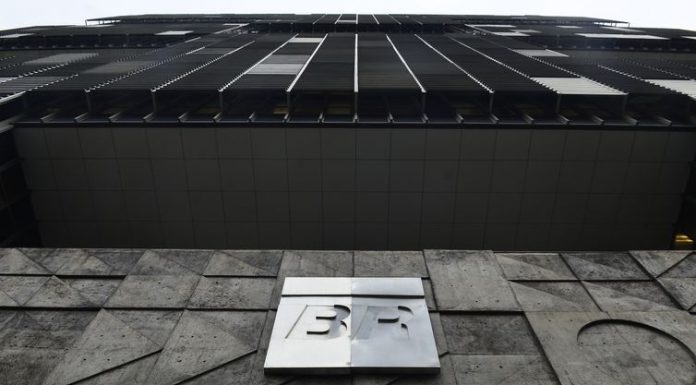 Após quatro anos de prejuízo, Petrobras volta a dar lucro