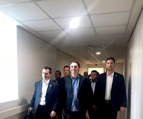 Bolsonaro chega a Brasília depois de ter alta hospitalar