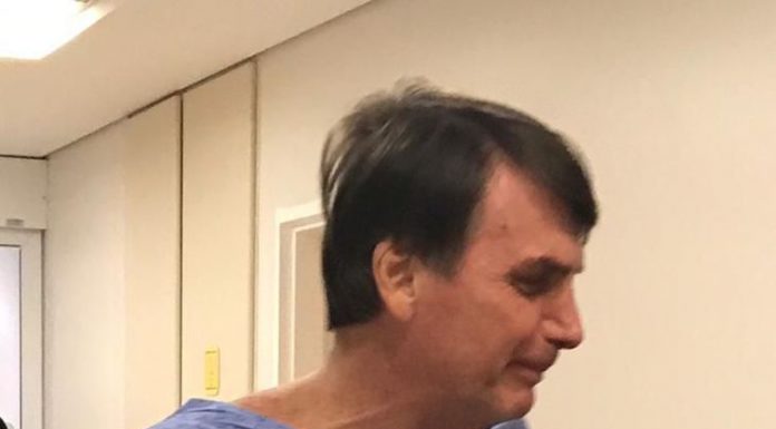 Bolsonaro faz caminhada no hospital