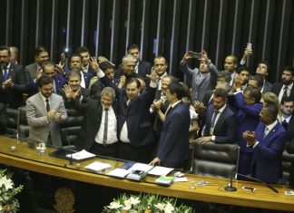 Rodrigo Maia (DEM) é reeleito presidente da Câmara dos Deputados