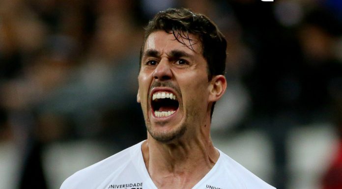 Corinthians vence o Palmeiras e soma o dobro de vitórias na casa do rival