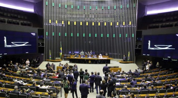 Deputados debatem no plenário da Câmara tragédia de Brumadinho